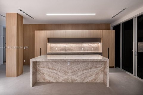 Copropriété à vendre à Miami, Floride: 5 chambres, 443.14 m2 № 1982696 - photo 4