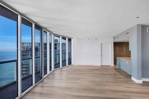 Copropriété à vendre à Miami, Floride: 5 chambres, 443.14 m2 № 1982696 - photo 8