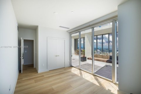 Copropriété à vendre à Miami, Floride: 5 chambres, 443.14 m2 № 1982696 - photo 17