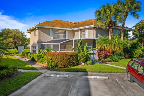 Townhouse in Palm City, Florida 2 bedrooms, 127.65 sq.m. № 2081623