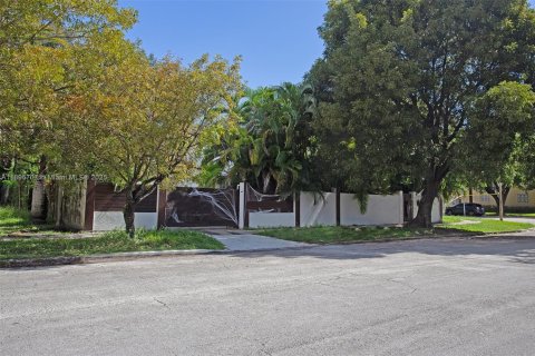 Купить виллу или дом в Майами, Флорида 4 спальни, 233.93м2, № 1948364 - фото 24