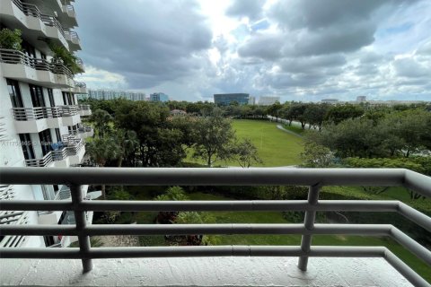 Condo in Aventura, Florida, 2 bedrooms  № 1867202 - photo 7