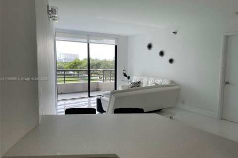 Condo in Aventura, Florida, 2 bedrooms  № 1867202 - photo 11