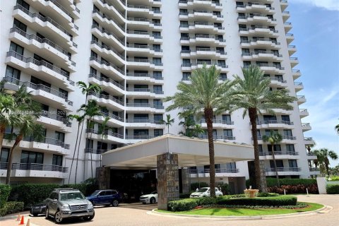 Condo in Aventura, Florida, 2 bedrooms  № 1867202 - photo 19