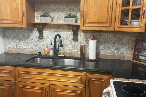 Immobilier commercial à vendre à Oakland Park, Floride: 184.88 m2 № 2050389 - photo 26