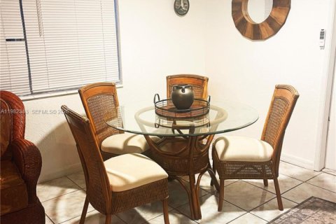 Immobilier commercial à vendre à Oakland Park, Floride: 184.88 m2 № 2050389 - photo 23