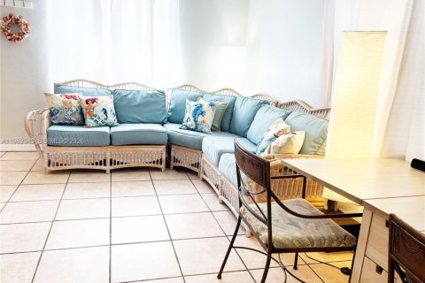 Immobilier commercial à vendre à Oakland Park, Floride: 184.88 m2 № 2050389 - photo 9