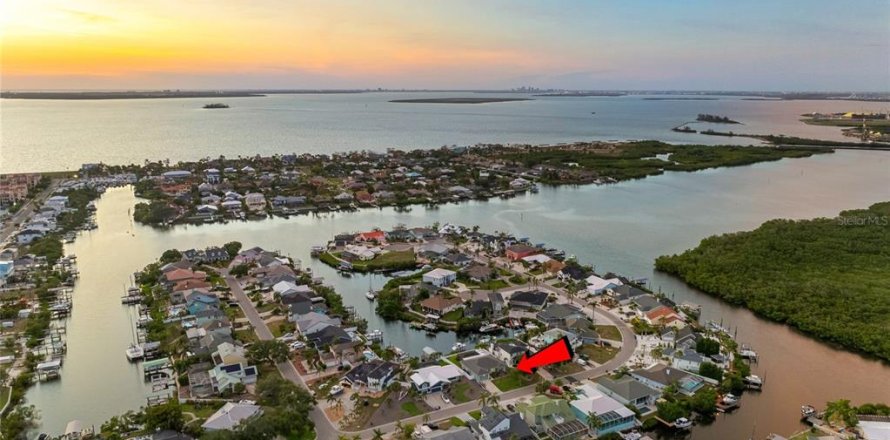 Casa en Apollo Beach, Florida 3 dormitorios, 180.04 m2 № 1765724