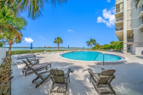 Copropriété à vendre à Clearwater, Floride: 2 chambres, 98.48 m2 № 2213526 - photo 2