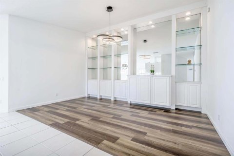 Apartamento en alquiler en Wellington, Florida, 2 dormitorios, 156.08 m2 № 2177502 - foto 12