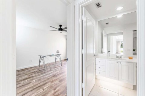 Apartamento en alquiler en Wellington, Florida, 2 dormitorios, 156.08 m2 № 2177502 - foto 17
