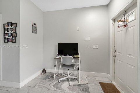 Townhouse in Weston, Florida 2 bedrooms, 103.12 sq.m. № 2076147 - photo 4