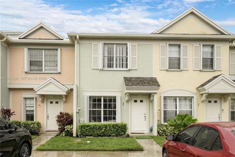 Townhouse in Weston, Florida 2 bedrooms, 103.12 sq.m. № 2076147