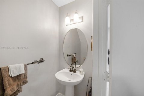 Townhouse in Weston, Florida 2 bedrooms, 103.12 sq.m. № 2076147 - photo 9
