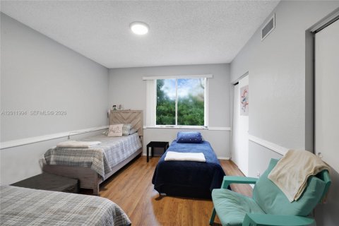 Townhouse in Weston, Florida 2 bedrooms, 103.12 sq.m. № 2076147 - photo 23