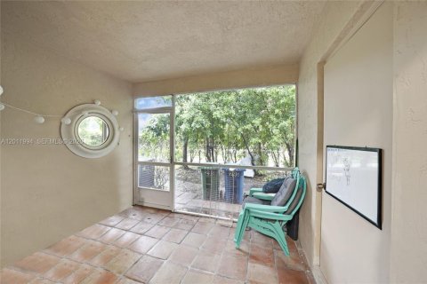 Townhouse in Weston, Florida 2 bedrooms, 103.12 sq.m. № 2076147 - photo 16