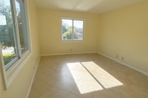 Villa ou maison à louer à Coral Springs, Floride: 2 chambres, 239.69 m2 № 2024203 - photo 8