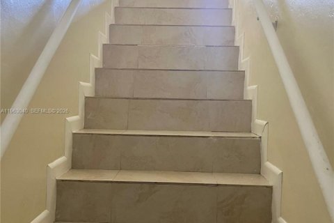 Villa ou maison à louer à Coral Springs, Floride: 2 chambres, 239.69 m2 № 2024203 - photo 2