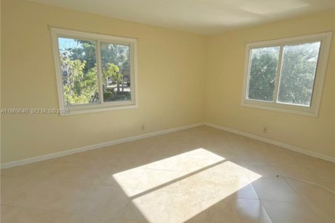 Villa ou maison à louer à Coral Springs, Floride: 2 chambres, 239.69 m2 № 2024203 - photo 3