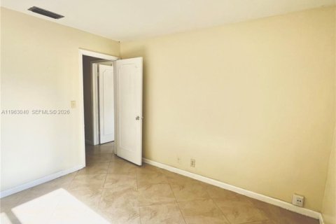 Villa ou maison à louer à Coral Springs, Floride: 2 chambres, 239.69 m2 № 2024203 - photo 11