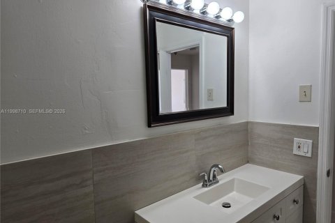 Villa ou maison à louer à Fort Lauderdale, Floride: 3 chambres, 111.48 m2 № 2060879 - photo 6