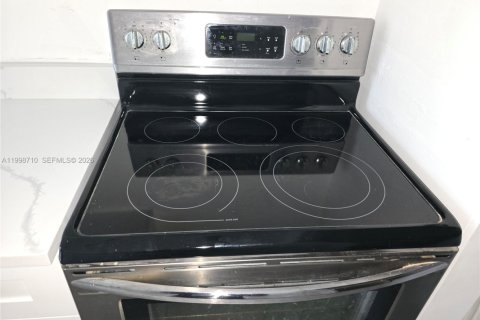 Villa ou maison à louer à Fort Lauderdale, Floride: 3 chambres, 111.48 m2 № 2060879 - photo 10