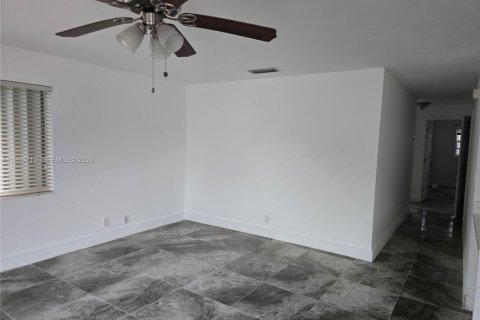 Villa ou maison à louer à Fort Lauderdale, Floride: 3 chambres, 111.48 m2 № 2060879 - photo 13