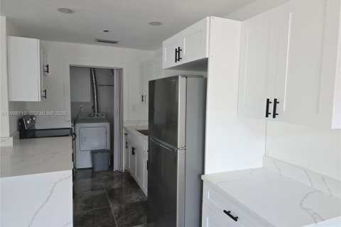 Villa ou maison à louer à Fort Lauderdale, Floride: 3 chambres, 111.48 m2 № 2060879 - photo 11