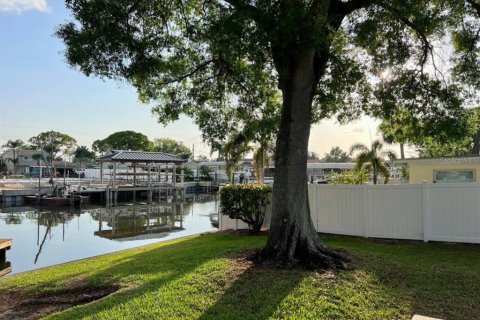 House in Tampa, Florida 3 bedrooms, 123.75 sq.m. № 1550300 - photo 15