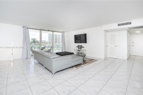 Copropriété à vendre à Hallandale Beach, Floride: 3 chambres, 172.43 m2 № 1797732 - photo 15