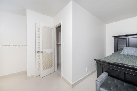Copropriété à vendre à Hallandale Beach, Floride: 3 chambres, 172.43 m2 № 1797732 - photo 18
