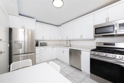 Copropriété à vendre à Hallandale Beach, Floride: 3 chambres, 172.43 m2 № 1797732 - photo 12