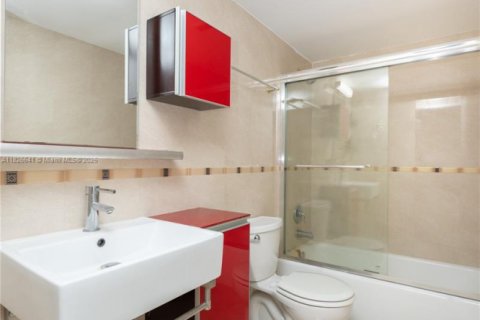 Copropriété à vendre à Hallandale Beach, Floride: 3 chambres, 172.43 m2 № 1797732 - photo 23