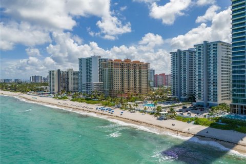 Copropriété à vendre à Hallandale Beach, Floride: 3 chambres, 172.43 m2 № 1797732 - photo 1