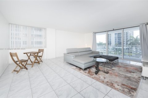 Copropriété à vendre à Hallandale Beach, Floride: 3 chambres, 172.43 m2 № 1797732 - photo 14