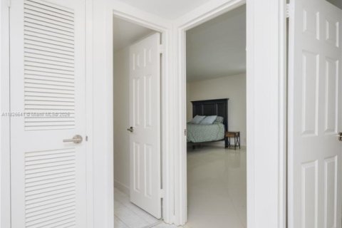 Copropriété à vendre à Hallandale Beach, Floride: 3 chambres, 172.43 m2 № 1797732 - photo 16