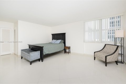 Copropriété à vendre à Hallandale Beach, Floride: 3 chambres, 172.43 m2 № 1797732 - photo 24
