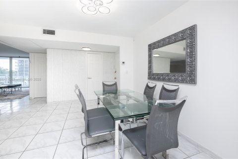 Copropriété à vendre à Hallandale Beach, Floride: 3 chambres, 172.43 m2 № 1797732 - photo 7