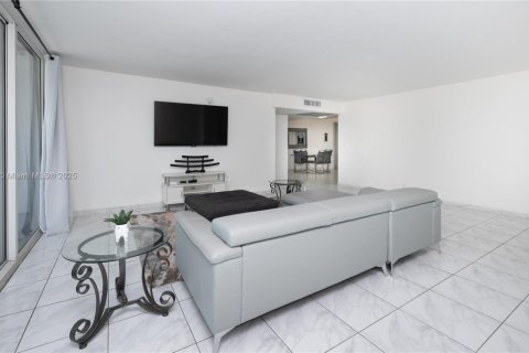 Copropriété à vendre à Hallandale Beach, Floride: 3 chambres, 172.43 m2 № 1797732 - photo 6