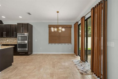 House in Sanford, Florida 6 bedrooms, 350.61 sq.m. № 2215863 - photo 6