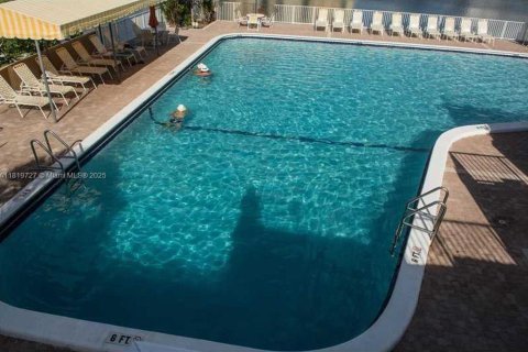 Condo in Hallandale Beach, Florida, 2 bedrooms  № 1780075 - photo 8