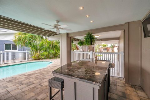 Villa ou maison à vendre à Redington Shores, Floride: 3 chambres, 233.74 m2 № 1523956 - photo 13