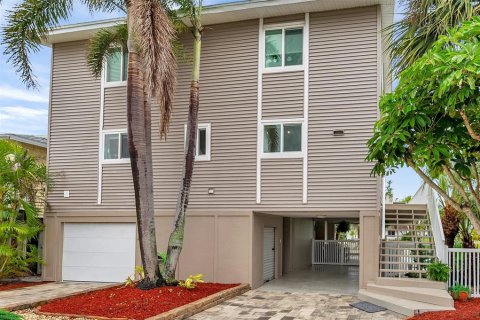 Villa ou maison à vendre à Redington Shores, Floride: 3 chambres, 233.74 m2 № 1523956 - photo 4