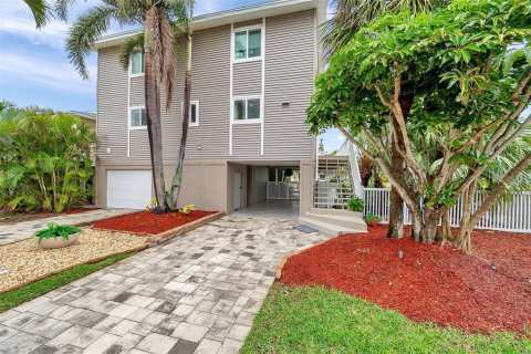 Villa ou maison à vendre à Redington Shores, Floride: 3 chambres, 233.74 m2 № 1523956 - photo 3