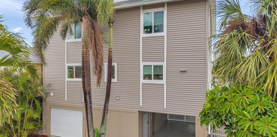 Villa ou maison à Redington Shores, Floride 3 chambres, 233.74 m2 № 1523956