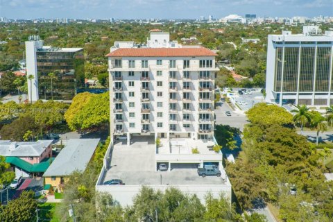 Condo in Miami, Florida, 2 bedrooms  № 2038685 - photo 29