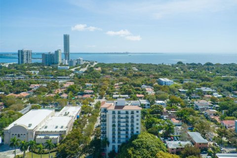 Condo in Miami, Florida, 2 bedrooms  № 2038685 - photo 25