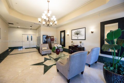 Condo in Miami, Florida, 2 bedrooms  № 2038685 - photo 22