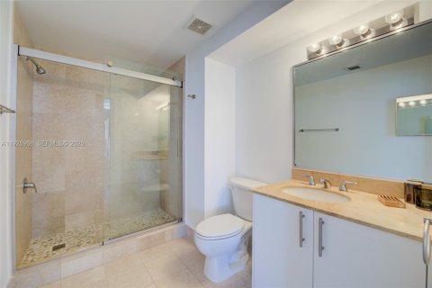 Condo in Miami, Florida, 2 bedrooms  № 2038685 - photo 11