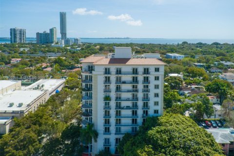 Condo in Miami, Florida, 2 bedrooms  № 2038685 - photo 24